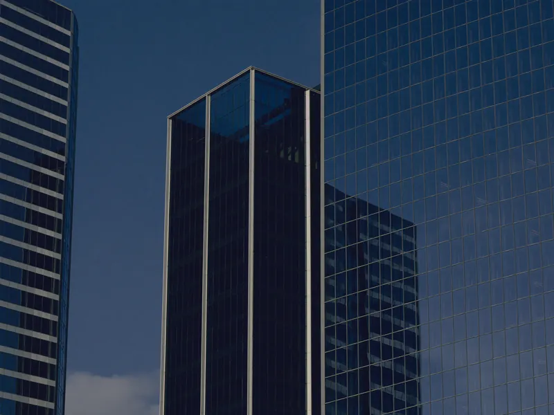 Torres corporativas de vidrio de un distrito financiero